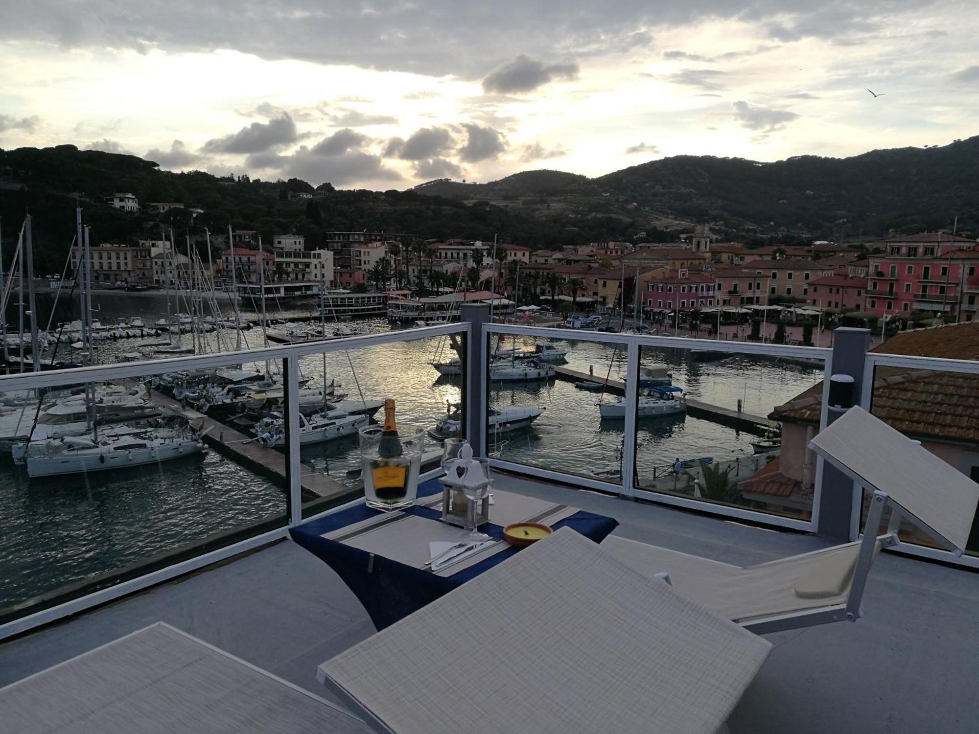 Hotel Belmare Porto Azzurro Exteriör bild